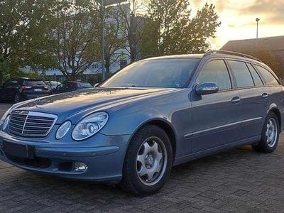 Usata Mercedes E220 Classic 150 CV (110 kW) 2006 Blu/azzurro Station wagon