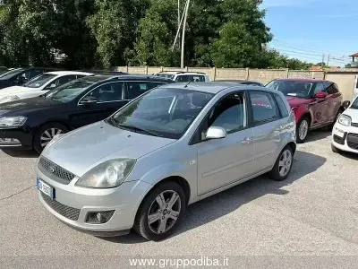 Usata Ford Fiesta 75 CV (55 kW) 2008 Grigio Utilitaria
