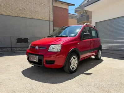 Usata Fiat Panda Climbing 69 CV (50 kW) 2011 Rosso Utilitaria