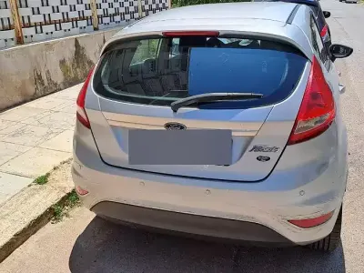 Usata Ford Fiesta 97 CV (71 kW) 2010 Grigio Berlina