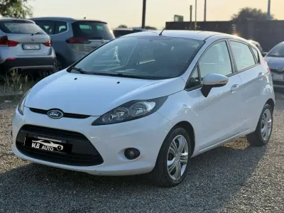 Usata Ford Fiesta 82 CV (60 kW) 2011 Bianco Berlina