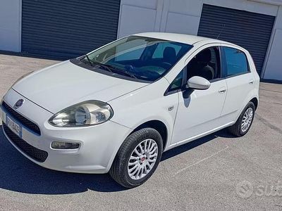 Usata Fiat Punto 77 CV (56 kW) 2015 Bianco Utilitaria