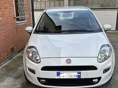 Usata Fiat Grande Punto 69 CV (50 kW) 2016 Bianco Utilitaria