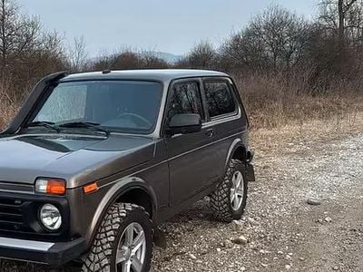 Usata Lada niva 2024 Marrone SUV