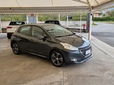 Usata Peugeot 208 Allure 68 CV (50 kW) 2014 Grigio Utilitaria