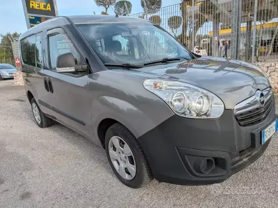 Begagnad Opel Combo 105 HK (77 kW) 2016 Brun Minibuss