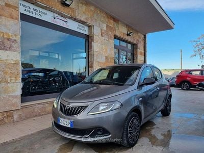 Usata Lancia Ypsilon Silver 69 CV (50 kW) 2022 Grigio Utilitaria