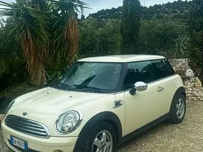 Usata Mini ONE 75 CV (55 kW) 2010 Utilitaria