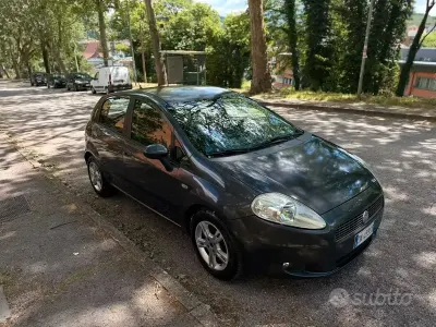 Usata Fiat Grande Punto 90 CV (66 kW) 2007 Grigio Utilitaria
