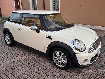 Usata Mini Cooper 75 CV (55 kW) 2011 Beige Utilitaria