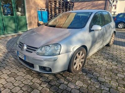 Argento Usata 2004 VW Golf IV Comfortline Berlina | 2900 € (Buon prezzo)