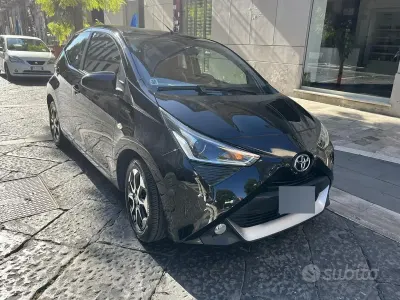 Usata Toyota Aygo Connect Style 72 CV (52 kW) 2020 Nero Utilitaria