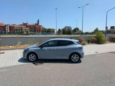 Usata Renault Clio V Techno 101 CV (74 kW) 2025 Grigio Berlina