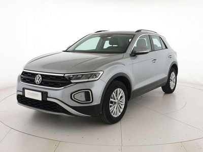 Usata VW T-Roc Life 150 CV (110 kW) 2023 Pyrit silver metallizzato SUV