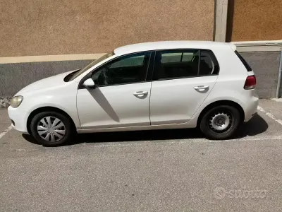 Usata VW Golf VI Comfortline 105 CV (77 kW) 2010 Bianco Utilitaria