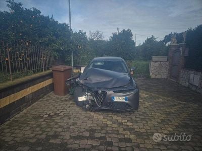 Usata Alfa Romeo Giulia 200 CV (147 kW) 2016 Grigio Berlina