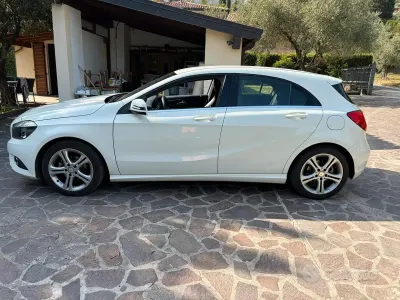 Usata Mercedes A180 109 CV (80 kW) 2015 Bianco Utilitaria
