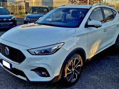 Usata MG ZS Luxury 111 CV (81 kW) 2024 Bianco SUV