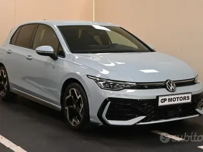 Usata VW Golf VIII R-line 150 CV (110 kW) 2025 Argento Berlina