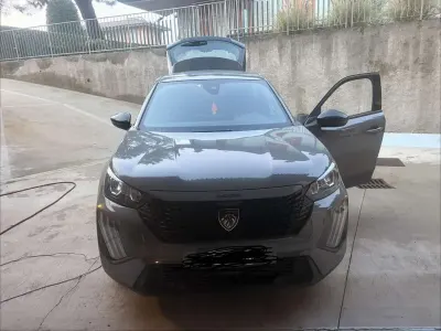 Usata Peugeot 2008 102 CV (75 kW) 2024 SUV