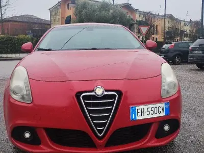 Usata Alfa Romeo Giulietta 105 CV (77 kW) 2011 Rosso Utilitaria