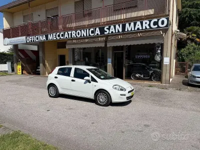 Usata Fiat Punto Street 75 CV (55 kW) 2015 Bianco Utilitaria