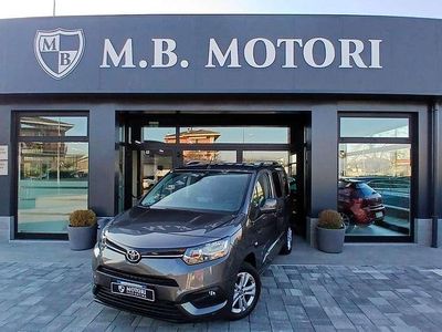 Begagnad Toyota Proace City City 131 HK (96 kW) 2021 Grå Minibuss