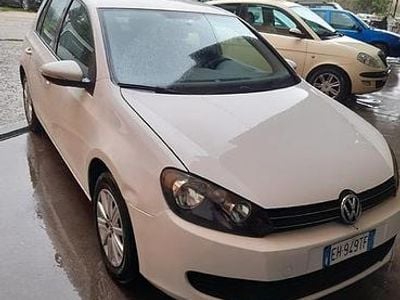 Usata VW Golf VI 105 CV (77 kW) 2011 Bianco Utilitaria