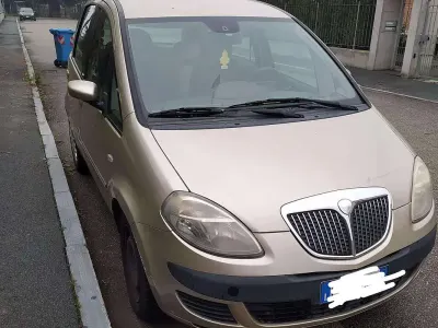 Usata Lancia Musa 95 CV (69 kW) 2005 Oro Monovolume