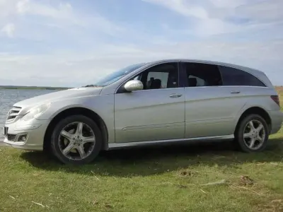 Usata Mercedes R320 224 CV (164 kW) 2007 Argento Monovolume