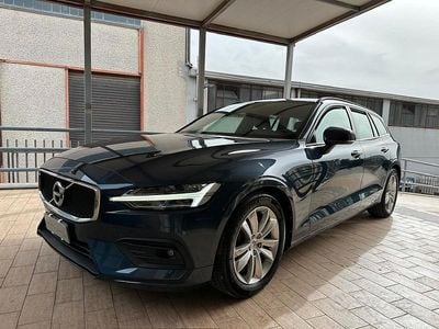 Usata Volvo V60 R-Design 150 CV (110 kW) 2018 Blu Station wagon