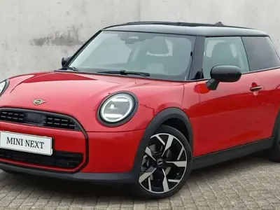 Usado Mini Cooper Favoured 156 HP (114 kW) 2024 Vermelho Citadino