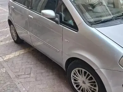 Usata Lancia Musa 101 CV (74 kW) 2005 Grigio Monovolume
