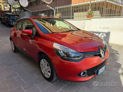 Usata Renault Clio 73 CV (53 kW) 2015 Rosso Utilitaria