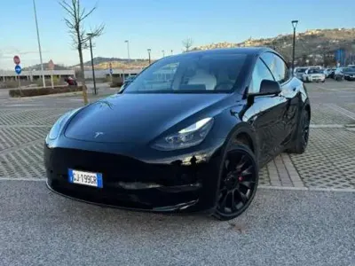 Usata Tesla Model Y 152 kW (208 CV) 2023 Nero SUV