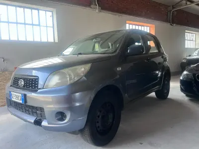 Usata Daihatsu Terios SHO 105 CV (77 kW) 2009 Argento SUV