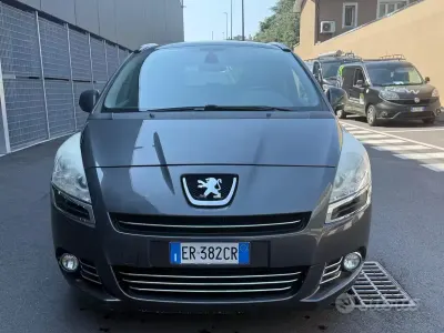 Usata Peugeot 5008 120 CV (88 kW) 2013 Grigio Monovolume
