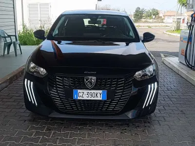 Usata Peugeot 208 Style 101 CV (74 kW) 2025 Utilitaria
