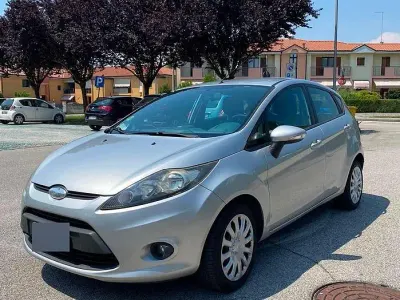 Usata Ford Fiesta 97 CV (71 kW) 2009 Grigio Berlina