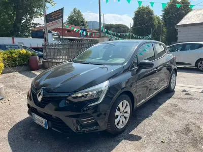 Käytetty Renault Clio V Intens 101 HP (74 kW) 2021 Musta Sedan