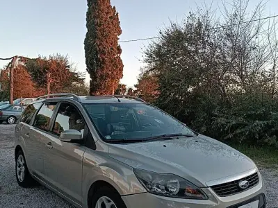 Käytetty Ford Focus 90 HP (66 kW) 2010 Sininen Farmari