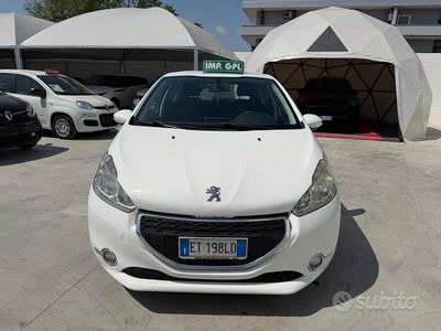 Usata Peugeot 208 Active 95 CV (69 kW) 2013 Bianco Utilitaria