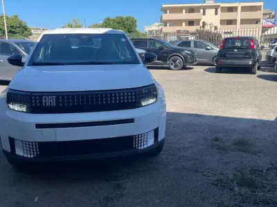 Nuova Fiat Grande Panda Icon 101 CV (74 kW) 2026 Bianco gelato Utilitaria