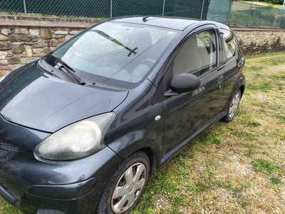 Usata Toyota Aygo 68 CV (50 kW) 2009 Grigio Utilitaria