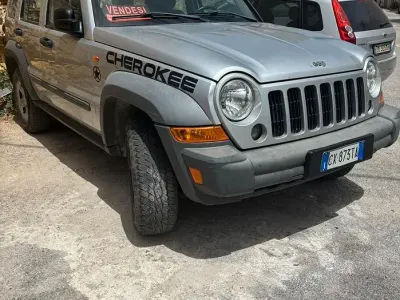 Second-hand Jeep Cherokee 163 CP (119 kW) 2005 SUV