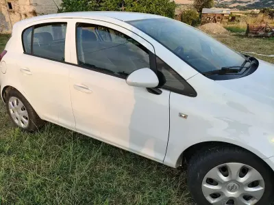 Usata Opel Corsa 75 CV (55 kW) 2013 Bianco Utilitaria