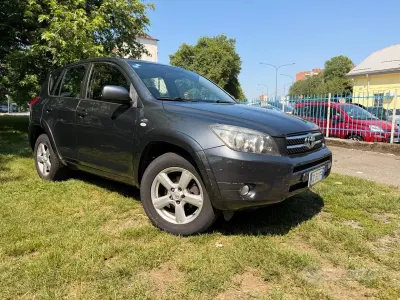 Usata Toyota RAV4 177 CV (130 kW) 2006 Grigio SUV