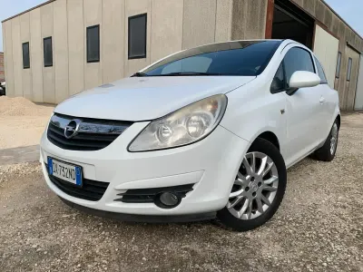 Usata Opel Corsa Enjoy 80 CV (58 kW) 2009 Bianco Utilitaria