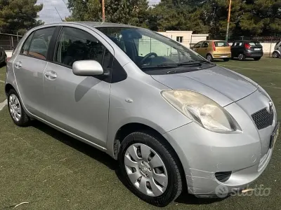 Usata Toyota Yaris 69 CV (50 kW) 2007 Grigio Utilitaria