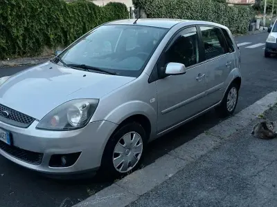 Usata Ford Fiesta 68 CV (50 kW) 2008 Grigio Utilitaria